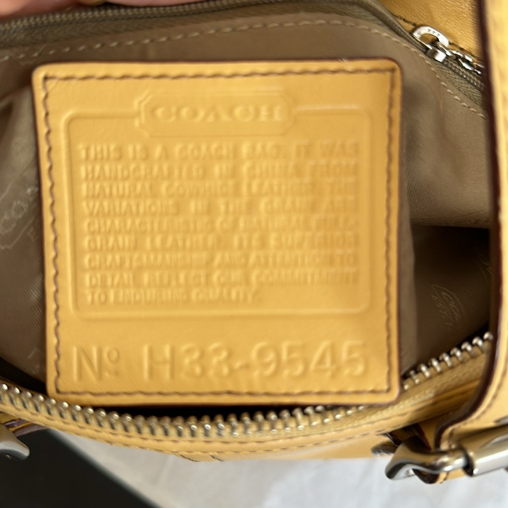 Vintage coach legacy bag 9545,soft creamy yellow leather. Exc. cond. & dust bag. - Picture 7 of 7